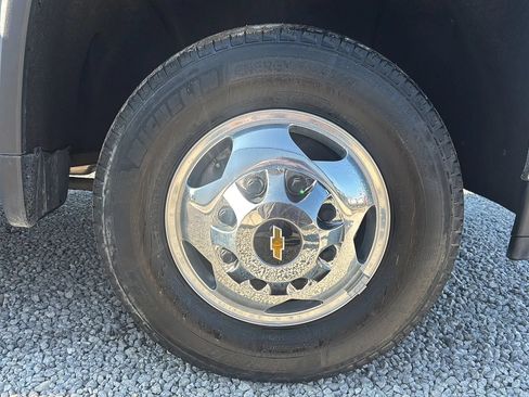 Used 2022 Chevrolet Silverado 3500 LTZ w/ LTZ Convenience Package AWD/4WD image 11