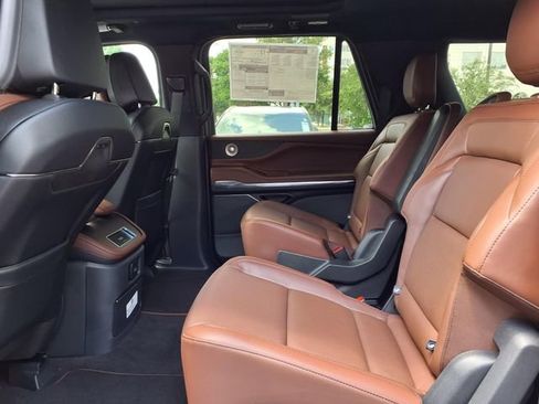 New 2026 Lincoln Navigator L Reserve AWD/4WD image 8