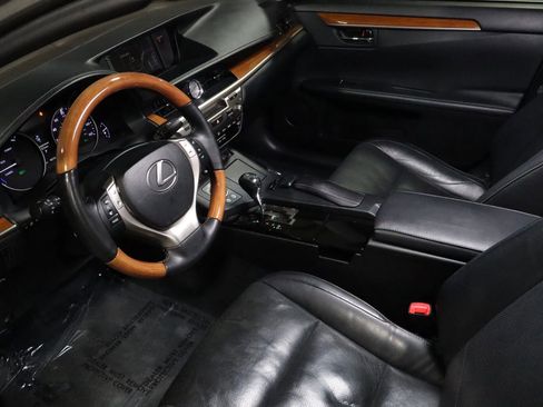 Used 2015 Lexus ES 300h image 8