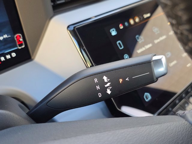 Certified 2027 Chevrolet Bolt LT w/ Comfort Package FWD image 33