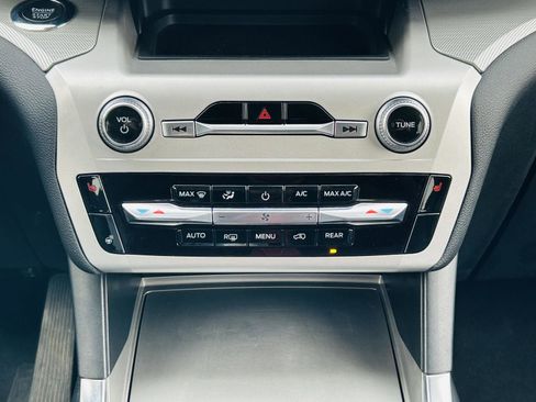 Used 2022 Ford Explorer XLT w/ Equipment Group 202A image 16