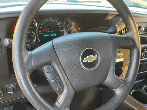 Used 2018 Chevrolet Express 2500 w/ Driver Convenience Package image 19