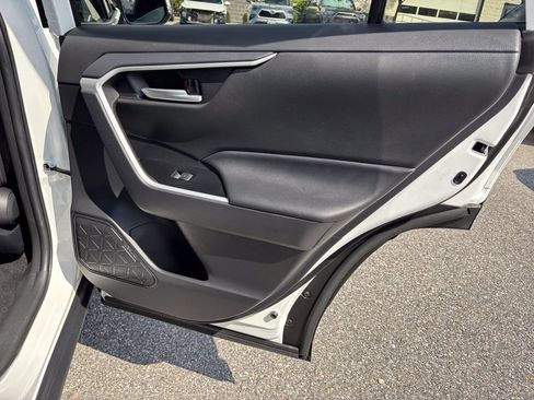 Used 2025 Toyota RAV4 XLE AWD/4WD image 42