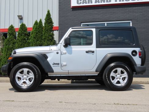 Used 2022 Jeep Wrangler Sport AWD/4WD image 9