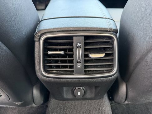 Used 2022 Genesis G70 2.0T RWD image 22