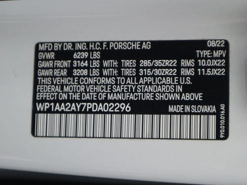 Used 2023 Porsche Cayenne Platinum Edition image 36