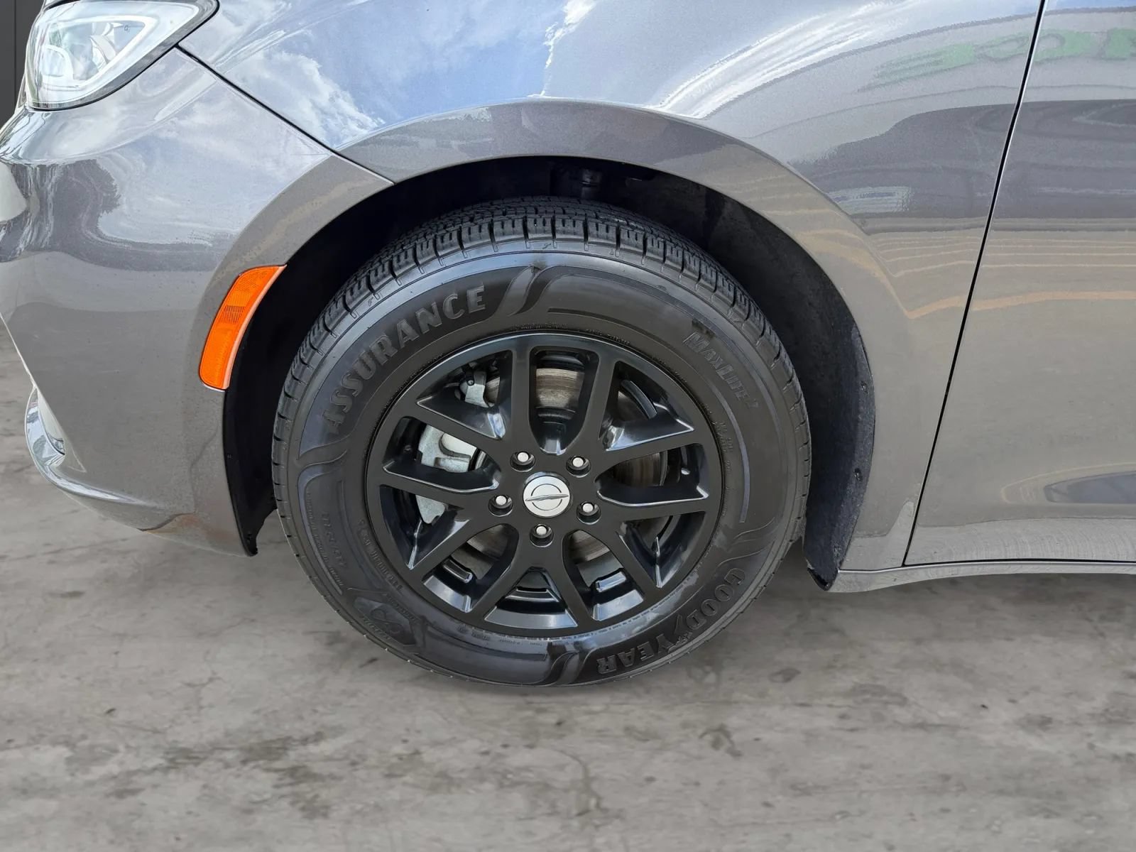 Used 2022 Chrysler Pacifica Touring-L FWD image 43