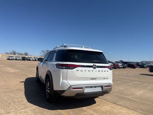 Certified 2025 Nissan Pathfinder SL image 20