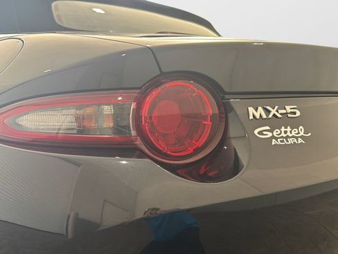 Used 2020 MAZDA MX-5 Miata Sport RWD image 32