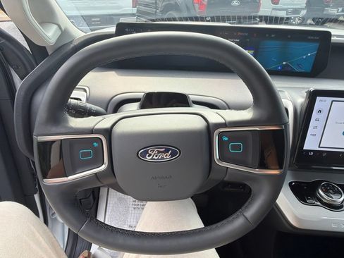 Used 2025 Ford Expedition Active RWD image 28