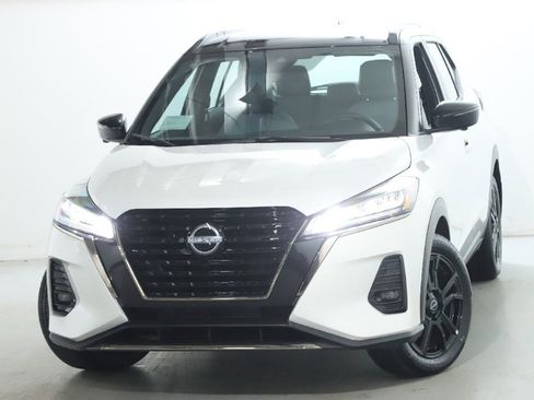 Certified 2024 Nissan Kicks SR w/ SR Premium Package image 3