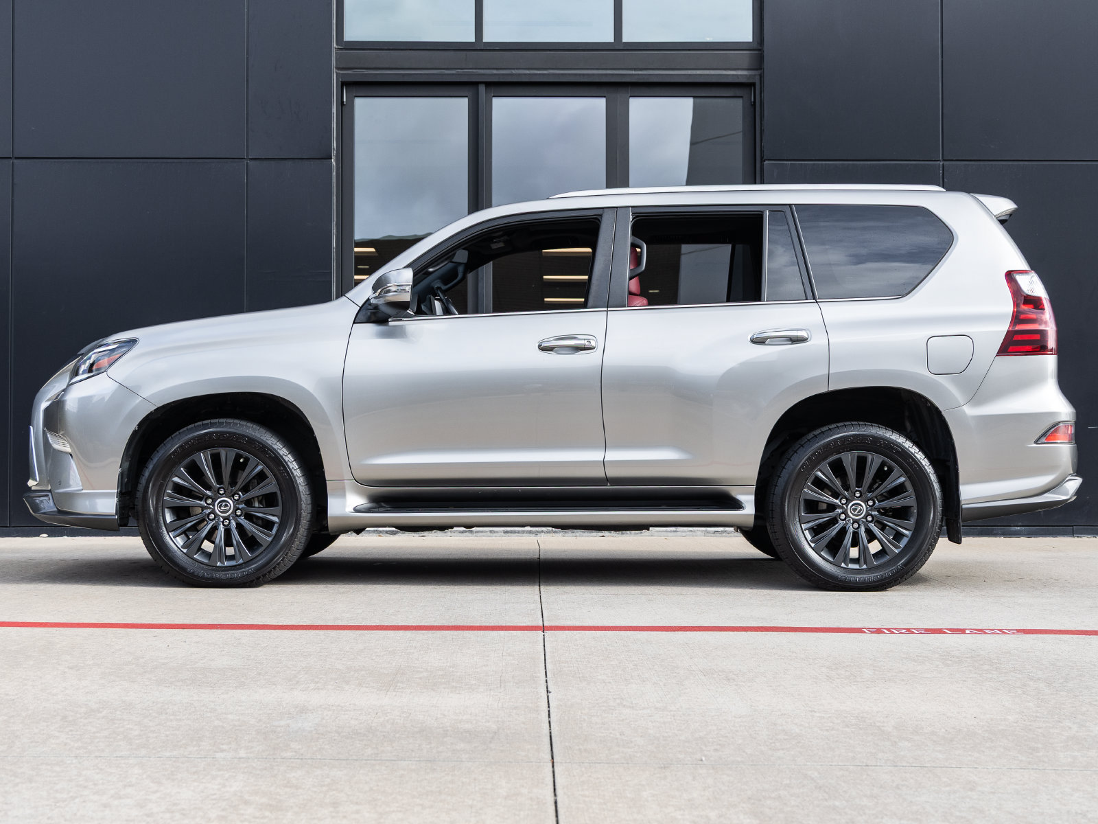 Used 2022 Lexus GX 460 Premium w/ Accessory Package AWD/4WD image 9