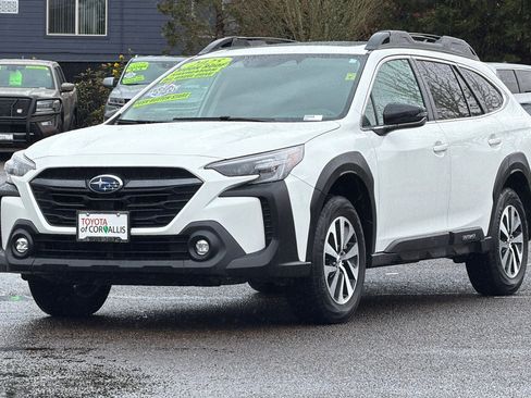 Used 2025 Subaru Outback Premium AWD/4WD image 10