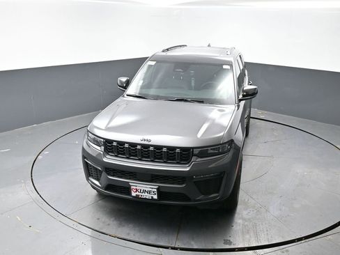 New 2026 Jeep Grand Cherokee Limited w/ Limited Altitude Package AWD/4WD image 32