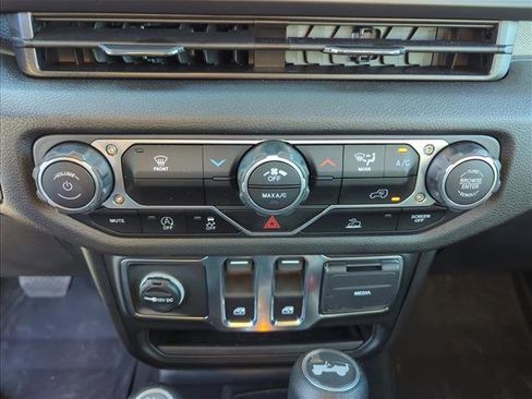 Used 2025 Jeep Wrangler Sport image 19