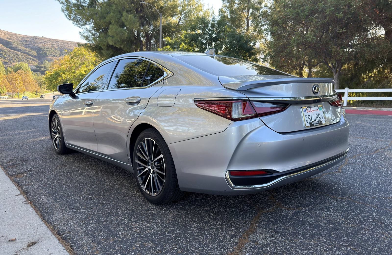 Used 2024 Lexus ES 300h w/ Premium Package FWD image 6