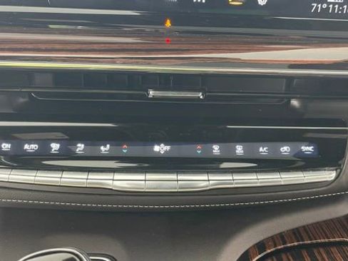 Used 2022 Cadillac Escalade ESV Premium Luxury image 41