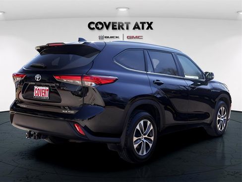 Used 2023 Toyota Highlander XLE image 7
