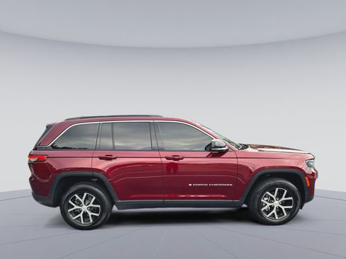 Used 2024 Jeep Grand Cherokee Limited w/ Luxury Tech Group II AWD/4WD image 34