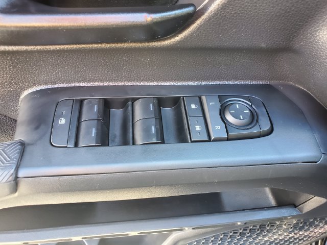 Used 2025 Toyota Tacoma SR5 AWD/4WD image 15