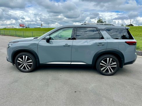 Used 2025 Nissan Pathfinder Platinum AWD/4WD image 8
