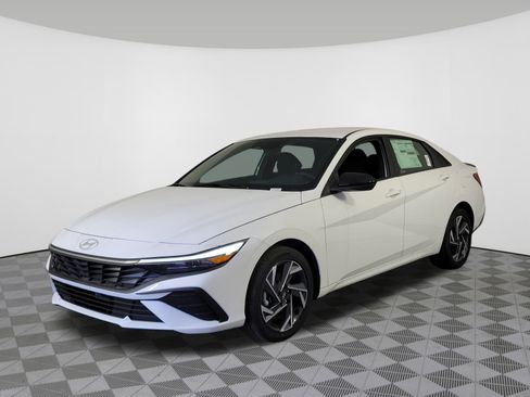 New 2025 Hyundai Elantra SEL image 40
