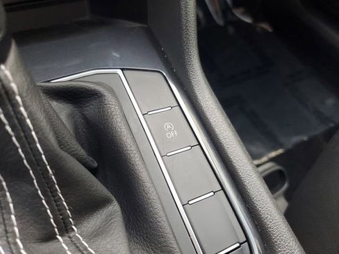 Used 2021 Volkswagen Tiguan SE image 25