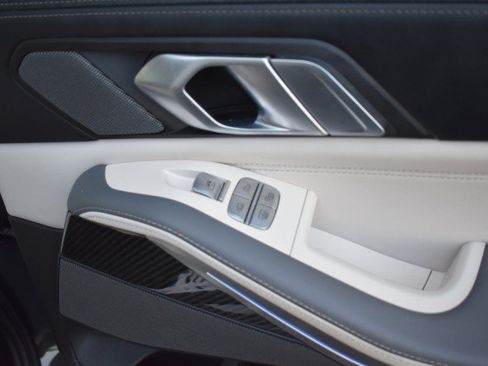 Used 2023 BMW X7 M60i AWD/4WD image 49