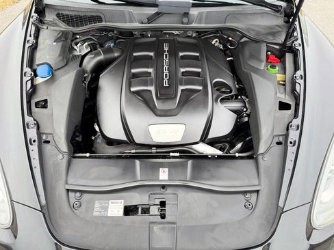 Used 2014 Porsche Cayenne Diesel Platinum Edition image 21