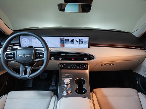 Used 2026 Genesis GV70 2.5T Advanced image 12