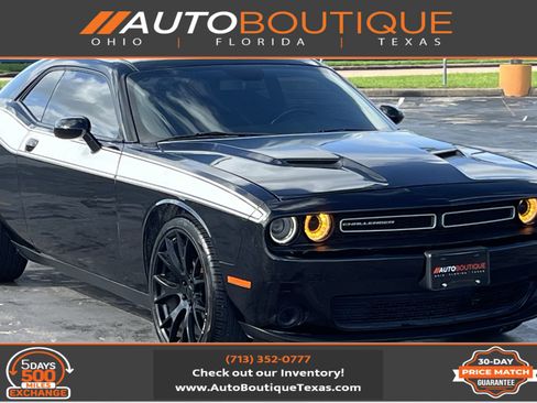 Used 2018 Dodge Challenger SXT RWD image 1
