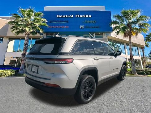 New 2026 Jeep Grand Cherokee Altitude image 4