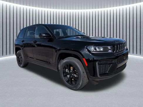 New 2026 Jeep Grand Cherokee Laredo image 1