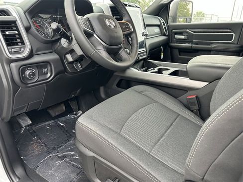 New 2024 RAM 2500 Big Horn w/ Sport Appearance Package image 18