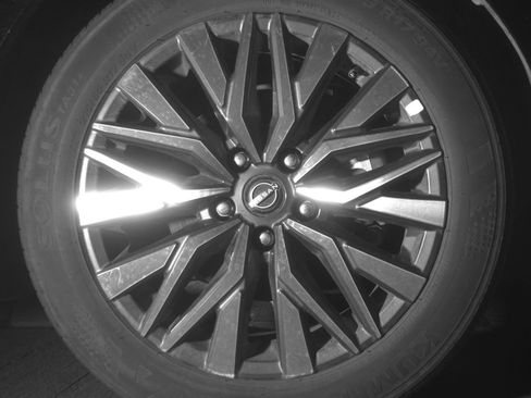 Used 2025 Nissan Altima 2.5 SV FWD image 13