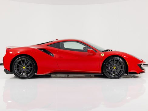 Used 2019 Ferrari 488 Pista image 2