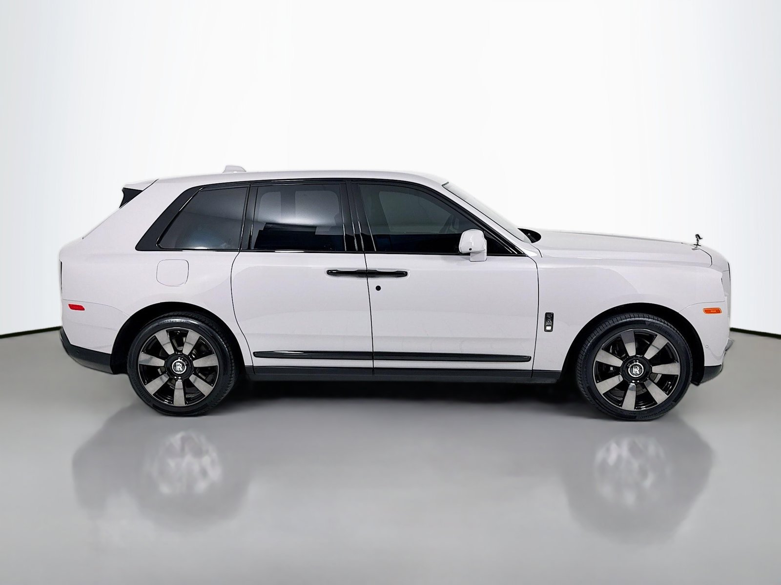 Certified 2022 Rolls-Royce Cullinan w/ Dark Exterior Package AWD/4WD image 10