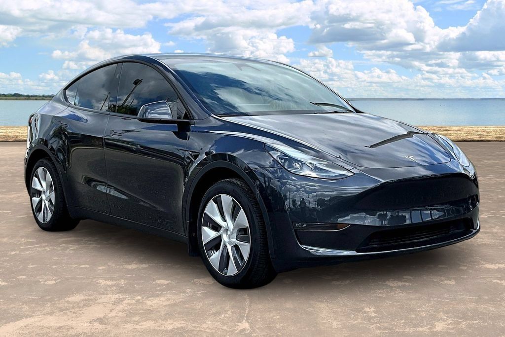 Used 2024 Tesla Model Y Long Range AWD/4WD image 3