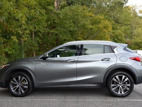 Used 2017 INFINITI QX30 Premium w/ Navigation Package image 11