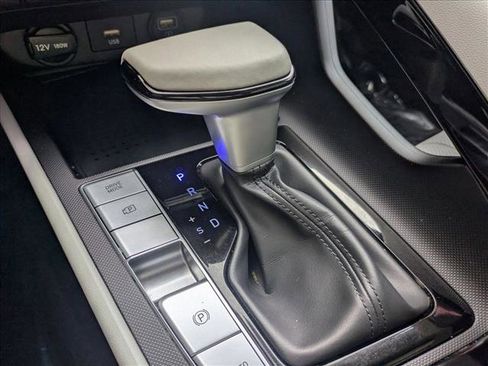 Used 2023 Hyundai Elantra Limited image 12