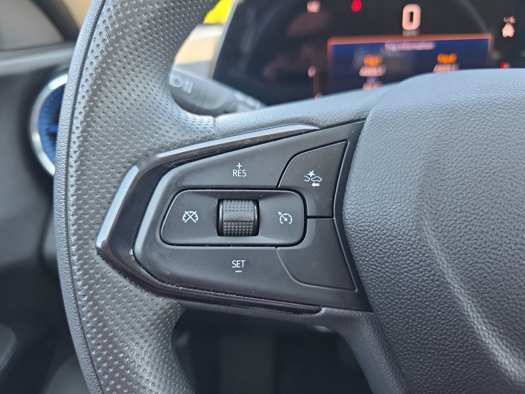 Used 2025 Chevrolet Trax LT FWD image 19