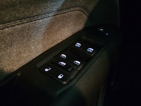 Used 2024 Jeep Compass Latitude image 18