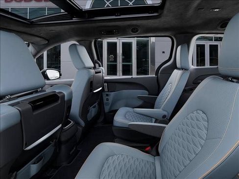 New 2027 Chrysler Pacifica Pinnacle w/ Theater Group AWD/4WD image 23