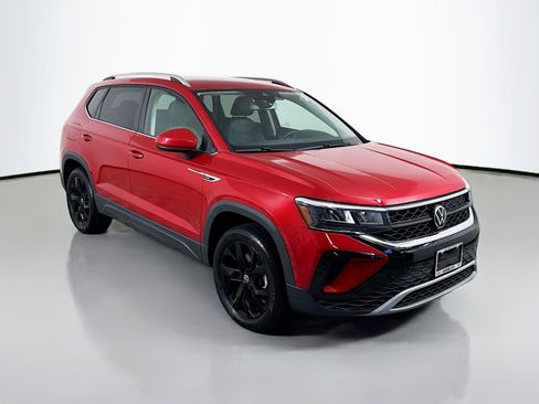 Certified 2022 Volkswagen Taos SE image 7