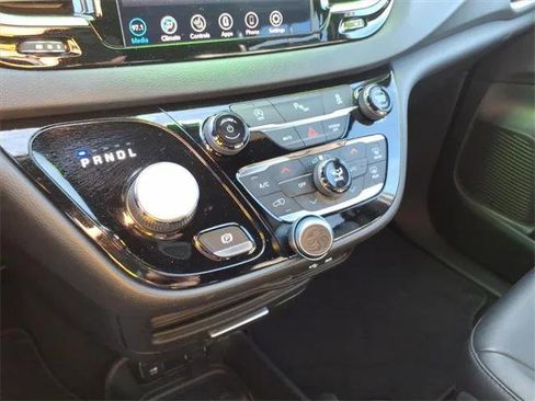 Certified 2020 Chrysler Pacifica Touring-L image 17