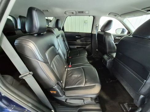 Used 2025 Nissan Pathfinder SL AWD/4WD image 19