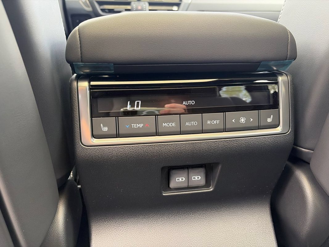 Used 2026 Lexus GX 550 w/ Accessory Package (2T) AWD/4WD image 21