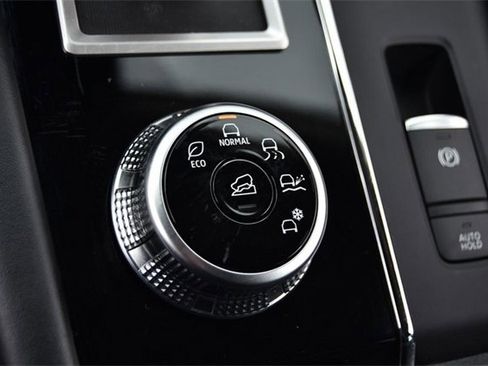 Used 2023 Mitsubishi Outlander SE image 17