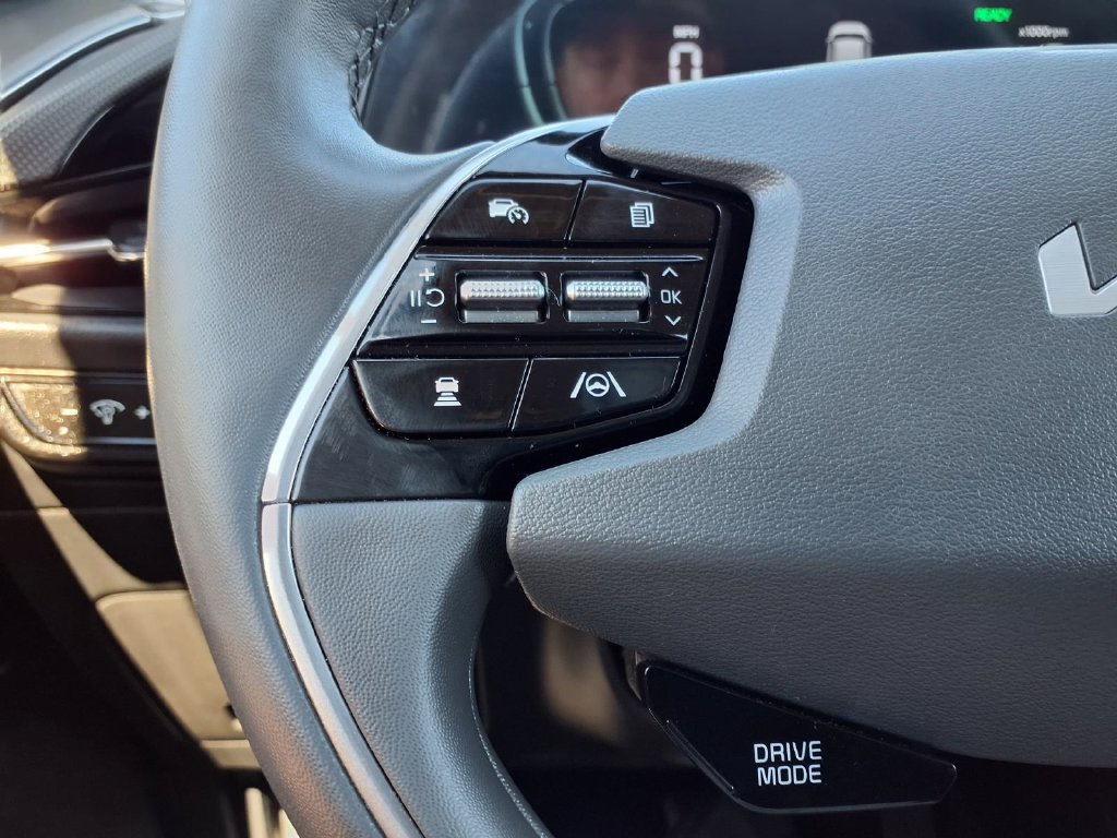 Used 2025 Kia Niro FWD image 29