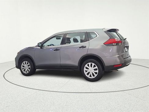 Used 2017 Nissan Rogue S image 5